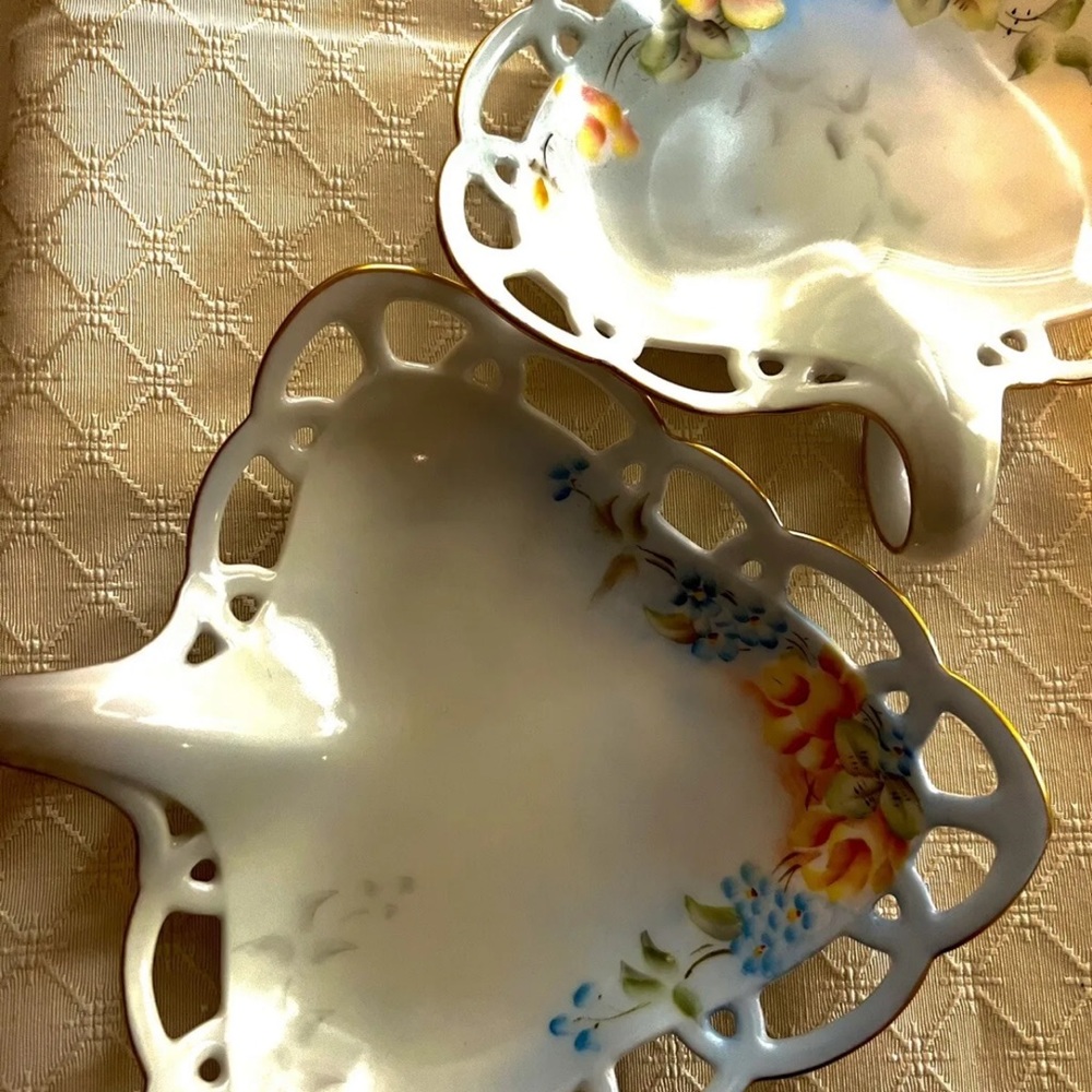 Antique 1920s RS Prussia
Porcelain Floral Candy Dishes
Germany (Set Of 2) 7x6 In